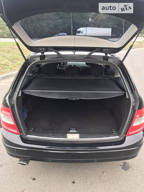 Универсал Mercedes-Benz C-Class 2010 в Днепре