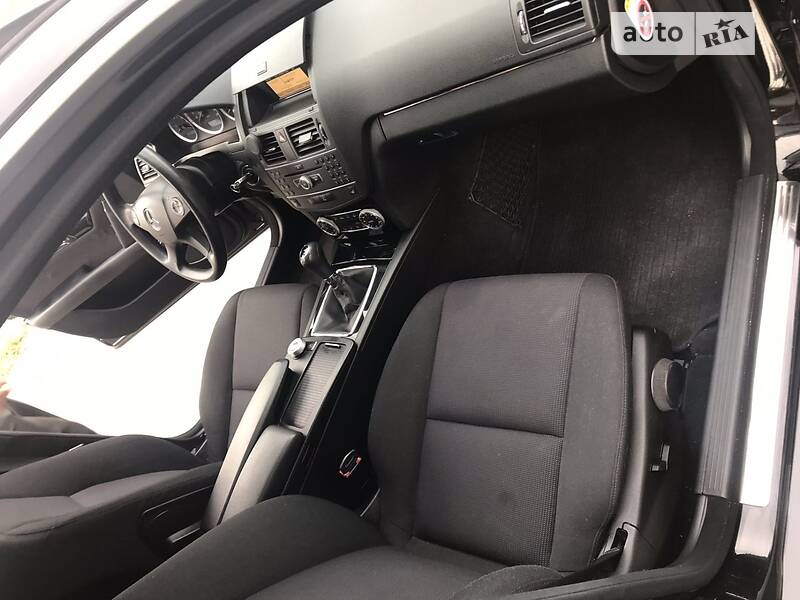 Універсал Mercedes-Benz C-Class 2010 в Дніпрі