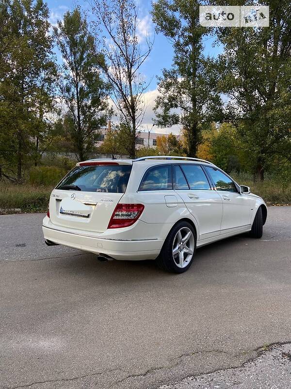 Седан Mercedes-Benz C-Class 2009 в Сумах