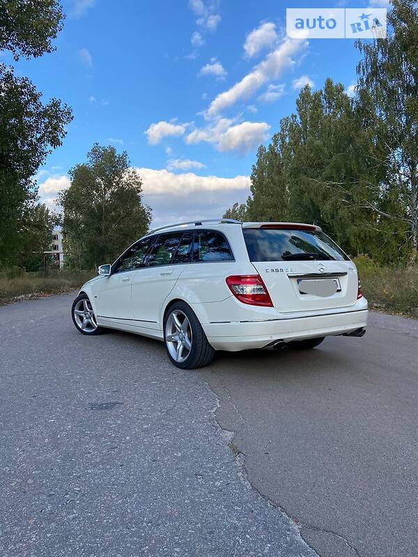 Седан Mercedes-Benz C-Class 2009 в Сумах
