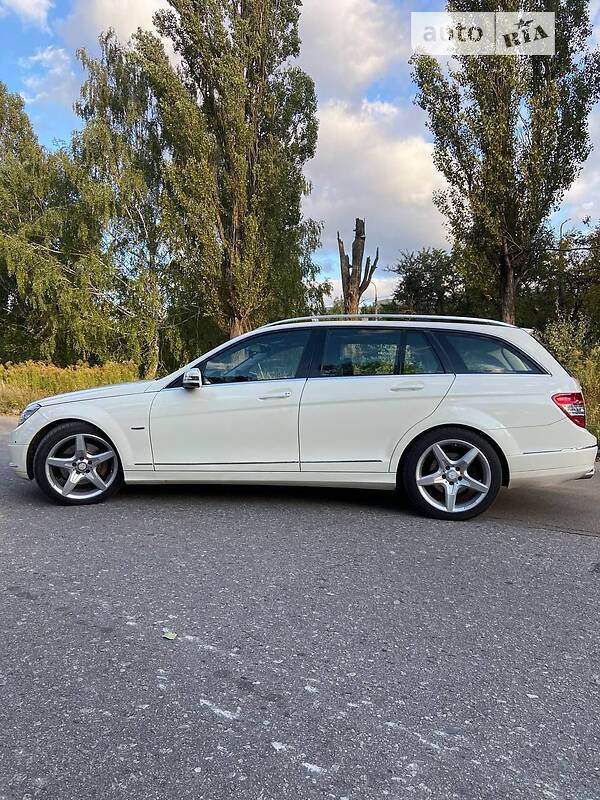 Седан Mercedes-Benz C-Class 2009 в Сумах