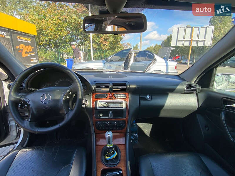 Седан Mercedes-Benz C-Class 2000 в Днепре