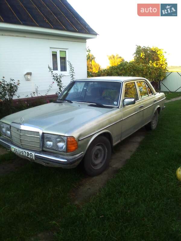 Седан Mercedes-Benz C-Class 1981 в Березному
