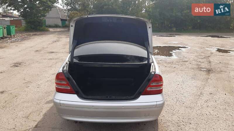 Седан Mercedes-Benz C-Class 2003 в Днепре