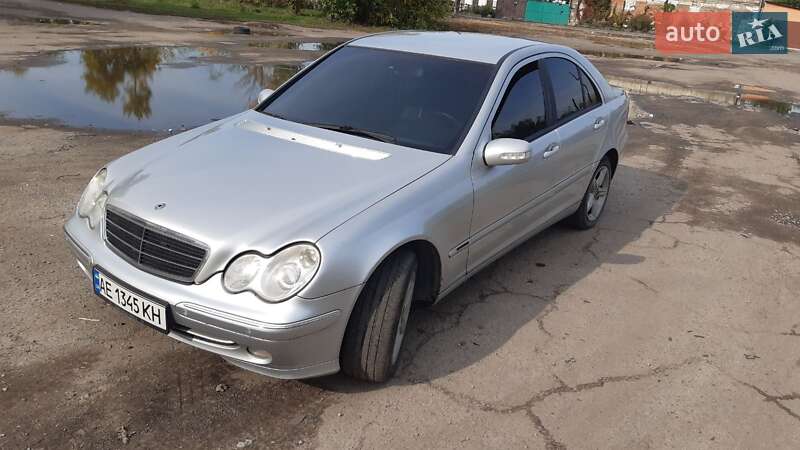 Седан Mercedes-Benz C-Class 2003 в Днепре
