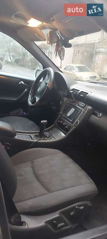 Универсал Mercedes-Benz C-Class 2002 в Черновцах