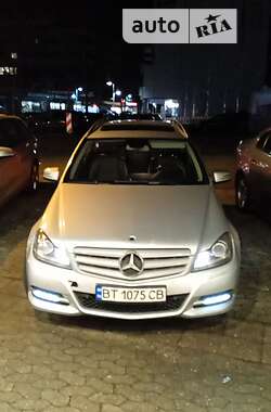 Універсал Mercedes-Benz C-Class 2013 в Чернівцях