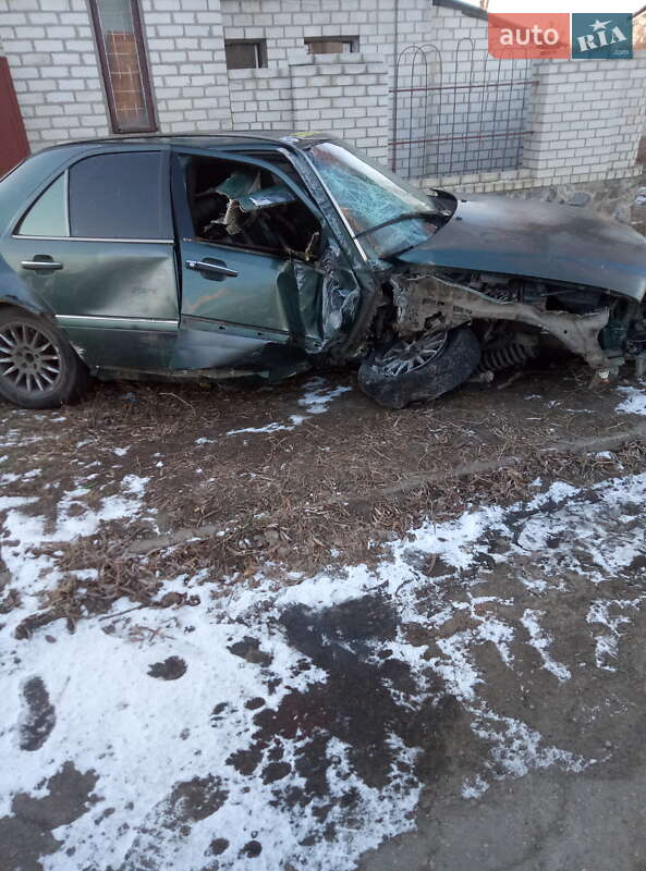 Седан Mercedes-Benz C-Class 1994 в Харькове