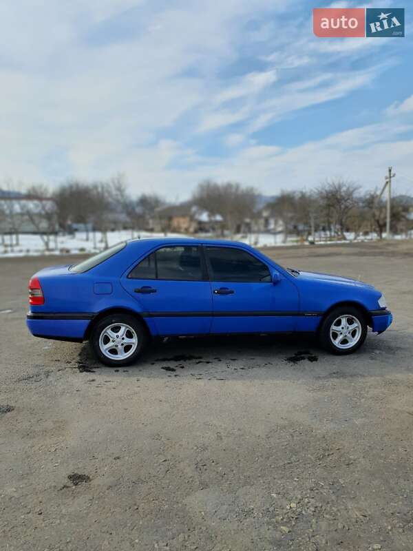 Седан Mercedes-Benz C-Class 1996 в Косові