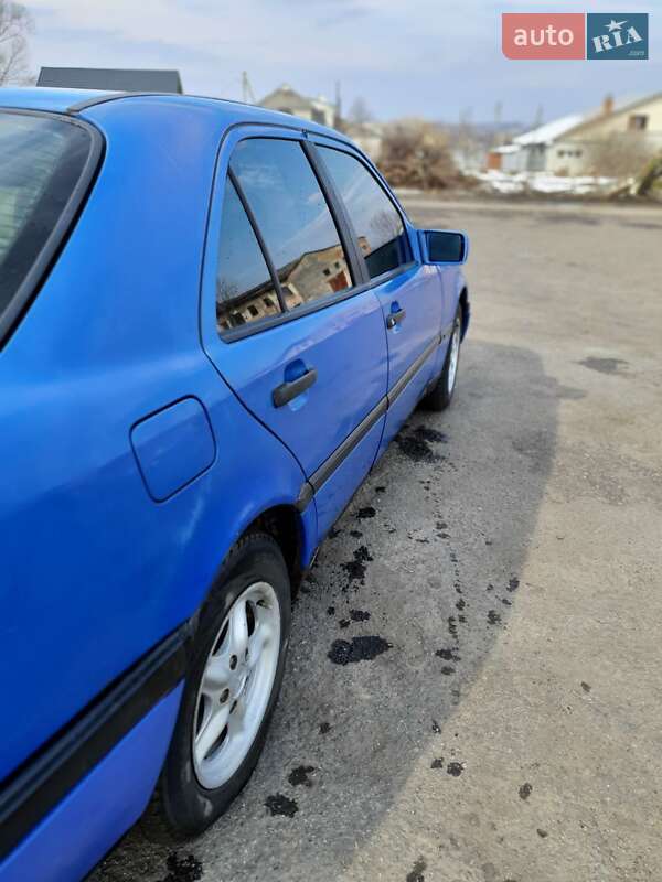 Седан Mercedes-Benz C-Class 1996 в Косові