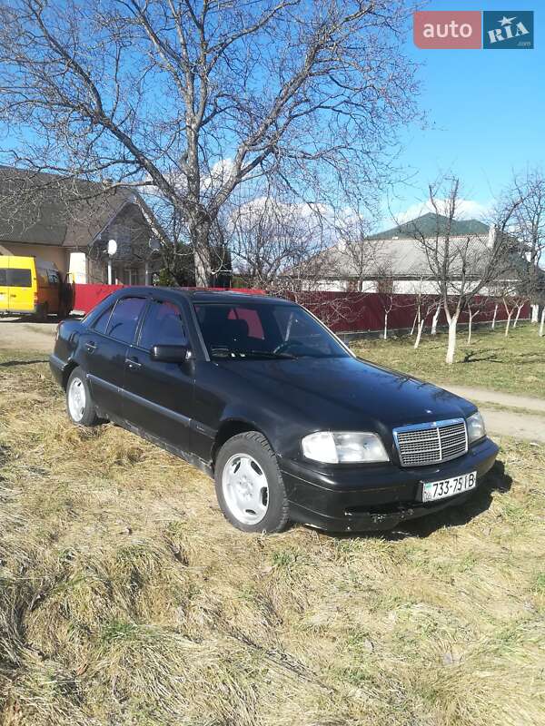 Седан Mercedes-Benz C-Class 1994 в Вижниці