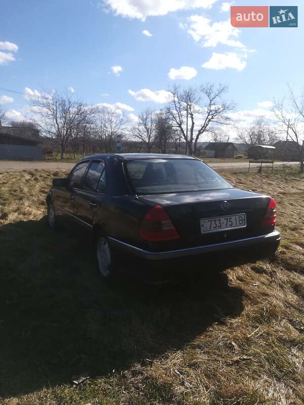 Седан Mercedes-Benz C-Class 1994 в Вижниці