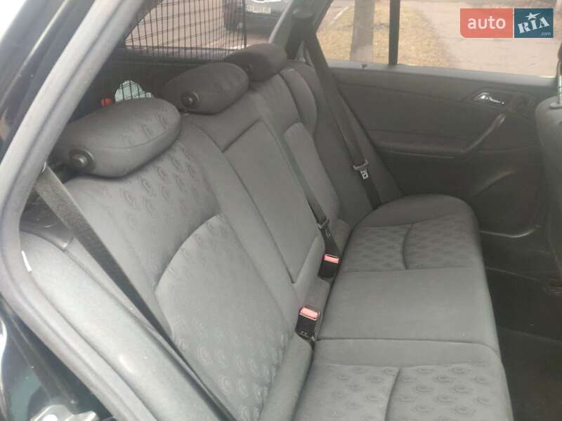 Універсал Mercedes-Benz C-Class 2003 в Києві
