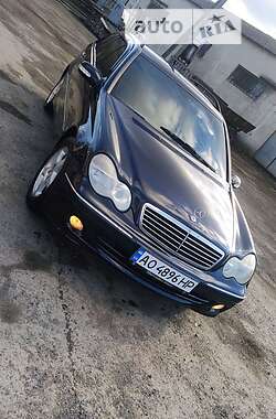 Универсал Mercedes-Benz C-Class 2001 в Ужгороде