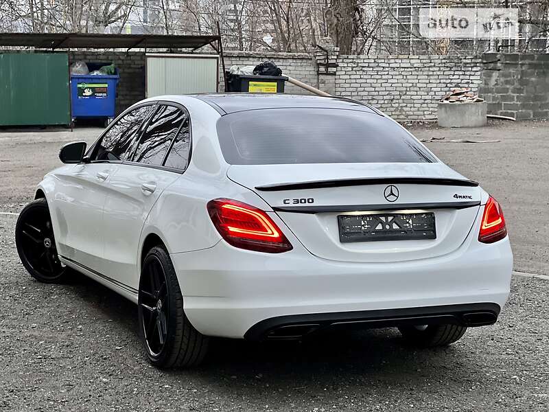 Седан Mercedes-Benz C-Class 2017 в Києві