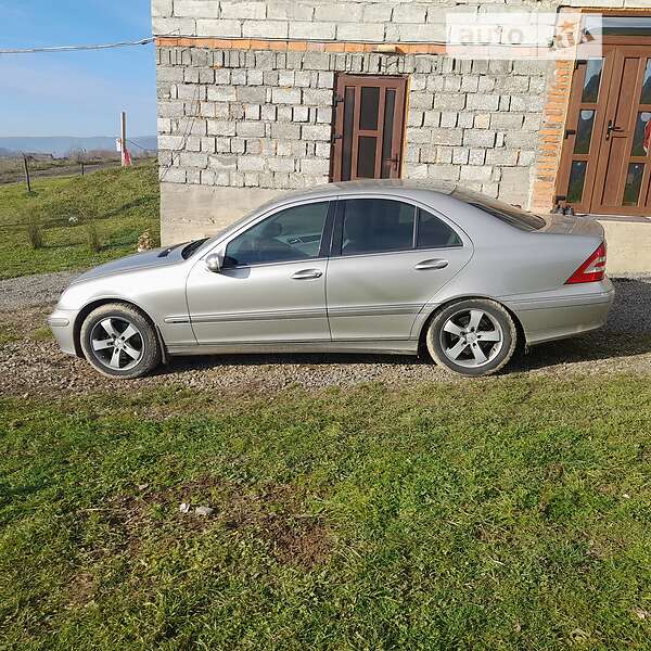 Седан Mercedes-Benz C-Class 2005 в Сваляве