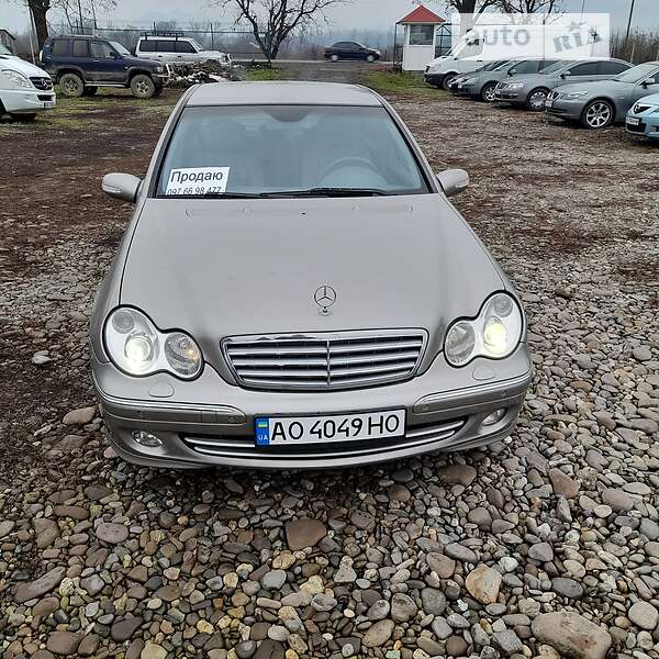 Mercedes-Benz C-Class 2005