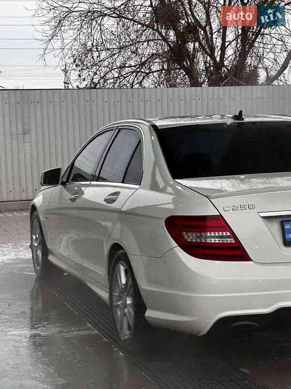 Седан Mercedes-Benz C-Class 2011 в Львове