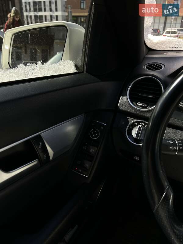 Седан Mercedes-Benz C-Class 2011 в Львове