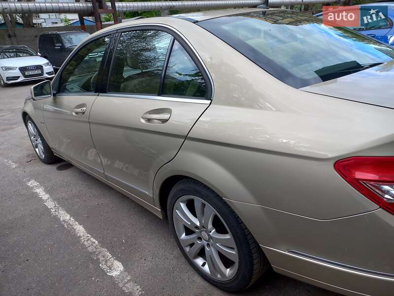 Седан Mercedes-Benz C-Class 2010 в Дніпрі