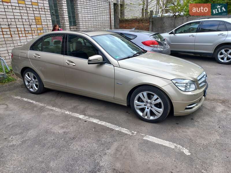 Седан Mercedes-Benz C-Class 2010 в Дніпрі