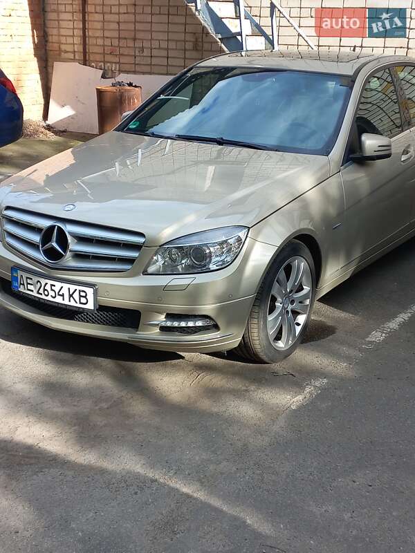 Седан Mercedes-Benz C-Class 2010 в Дніпрі