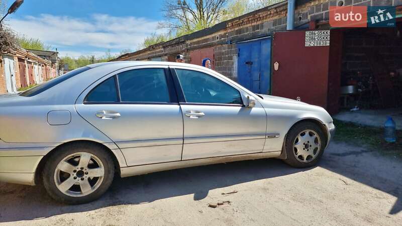 Седан Mercedes-Benz C-Class 2002 в Глевахе