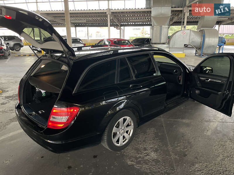 Універсал Mercedes-Benz C-Class 2013 в Вінниці