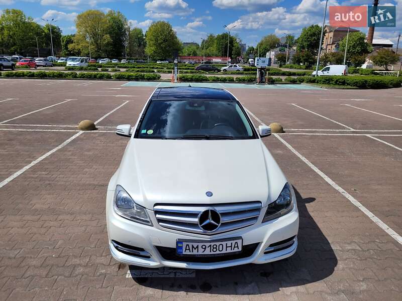 Седан Mercedes-Benz C-Class 2012 в Житомире