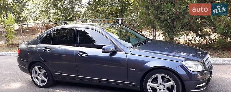 Седан Mercedes-Benz C-Class 2010 в Смілі