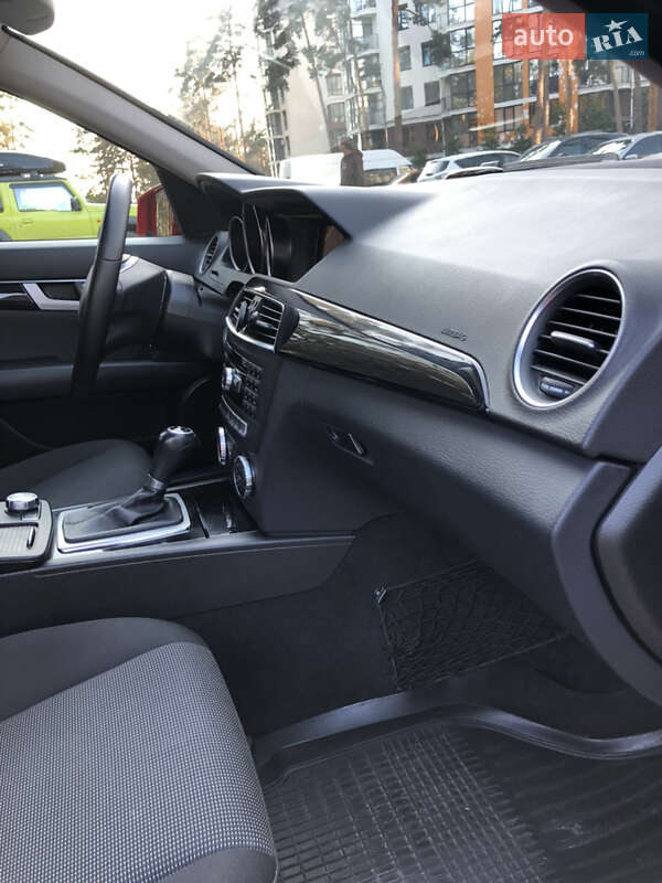 Универсал Mercedes-Benz C-Class 2013 в Киеве