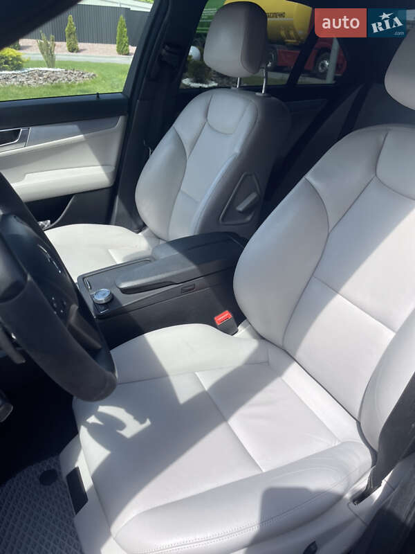 Седан Mercedes-Benz C-Class 2010 в Тернополі