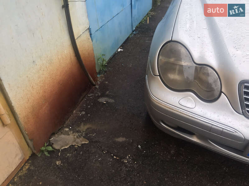 Универсал Mercedes-Benz C-Class 2001 в Киеве