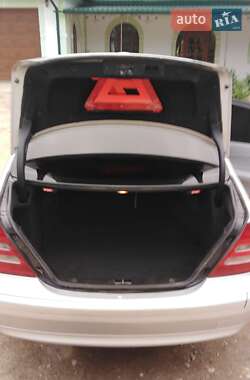 Седан Mercedes-Benz C-Class 2002 в Черновцах