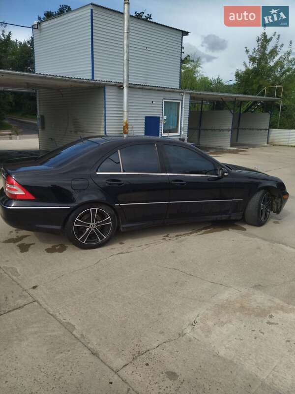 Седан Mercedes-Benz C-Class 2005 в Бориславі