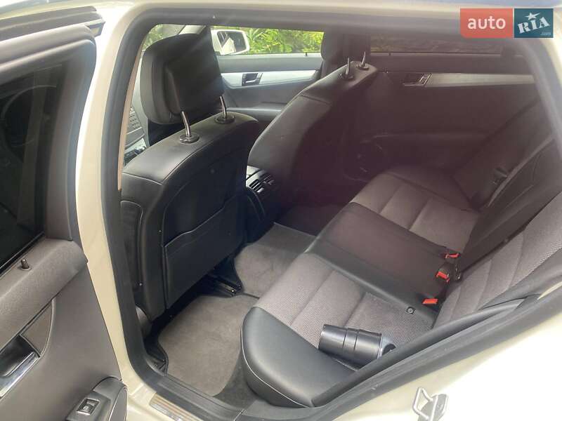Универсал Mercedes-Benz C-Class 2010 в Виннице
