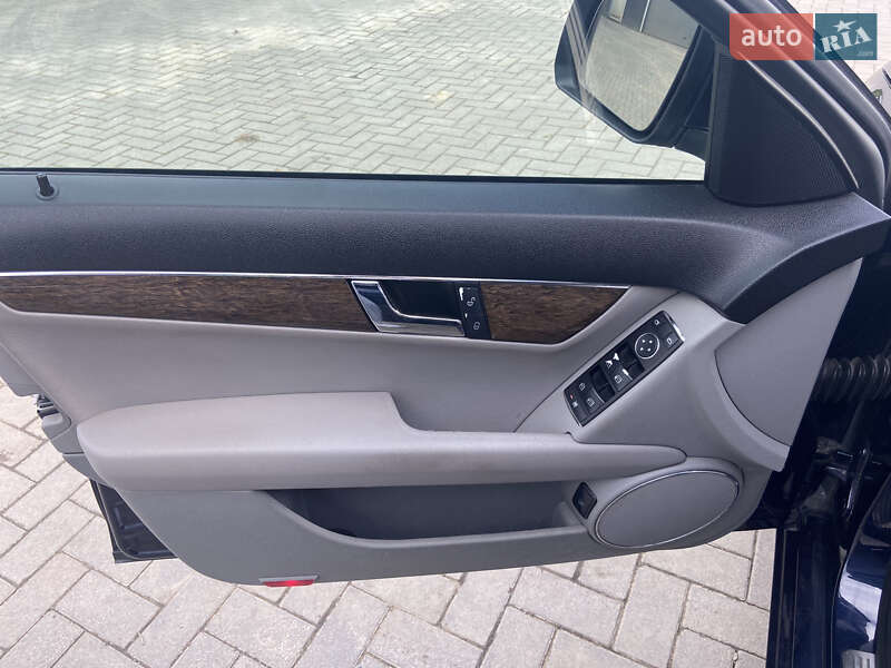 Седан Mercedes-Benz C-Class 2007 в Надвірній фото 27 Седан Mercedes-Benz C-Class 2007 в Надвірній