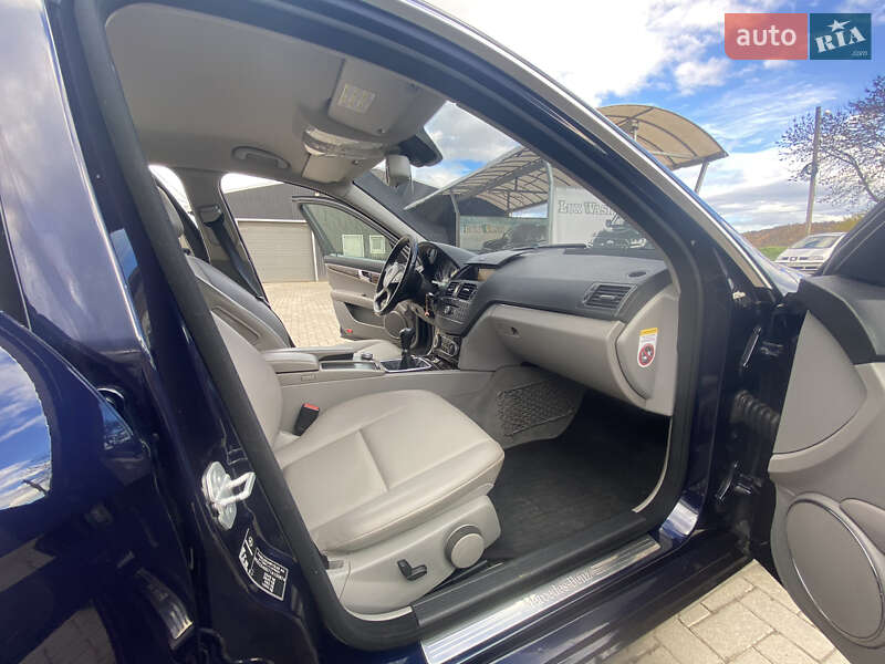 Седан Mercedes-Benz C-Class 2007 в Надвірній фото 37 Седан Mercedes-Benz C-Class 2007 в Надвірній