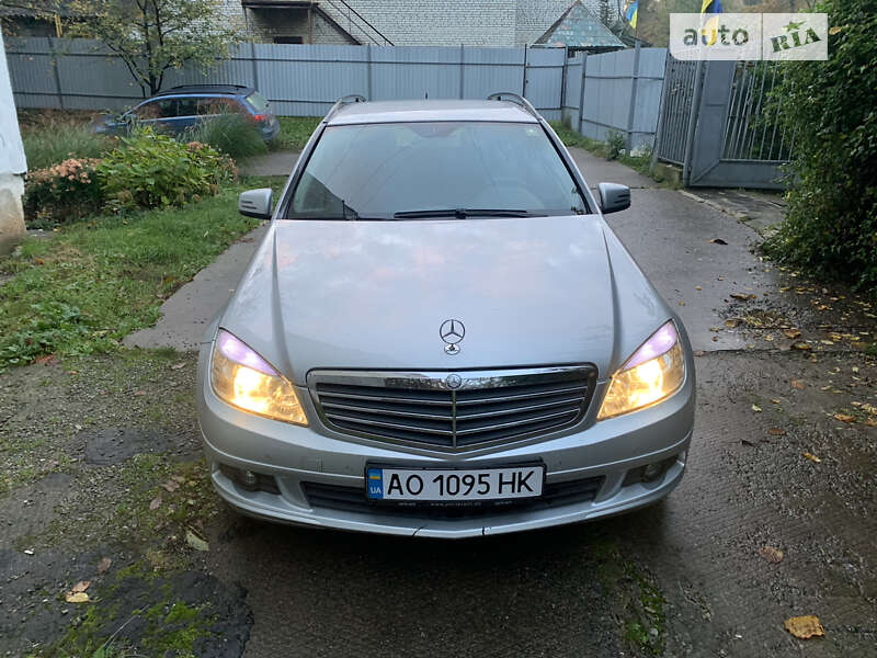 Універсал Mercedes-Benz C-Class 2010 в Мукачевому