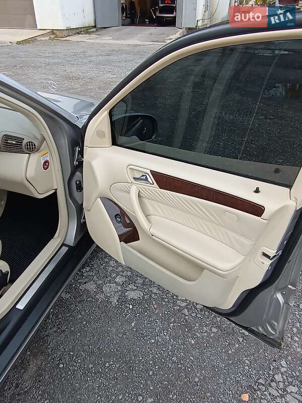 Седан Mercedes-Benz C-Class 2005 в Рокитному