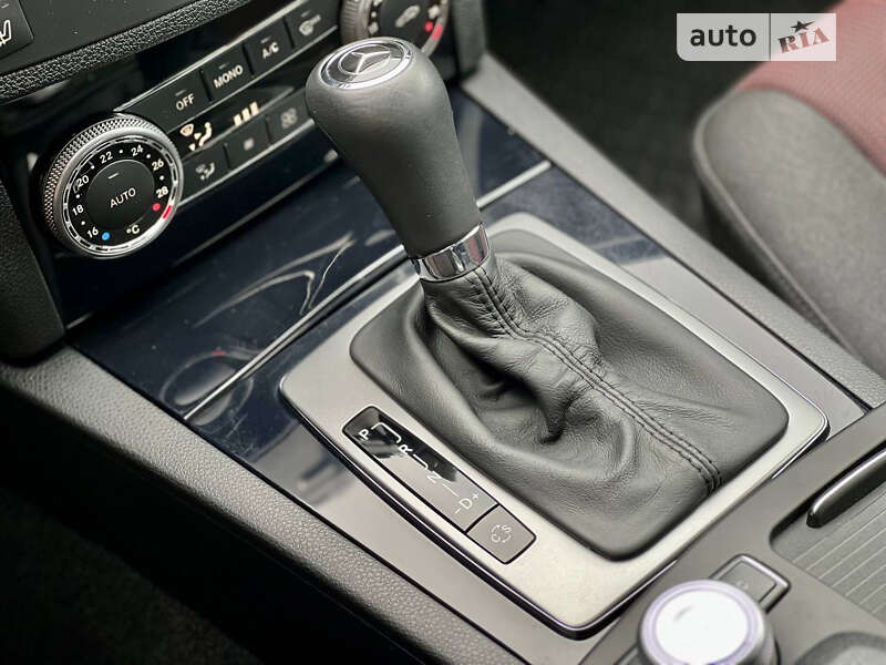 Седан Mercedes-Benz C-Class 2008 в Днепре