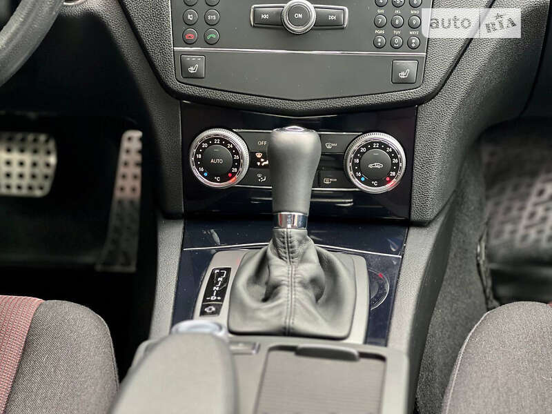 Седан Mercedes-Benz C-Class 2008 в Днепре