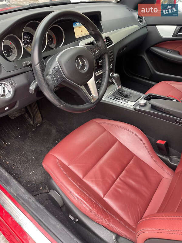 Купе Mercedes-Benz C-Class 2011 в Киеве
