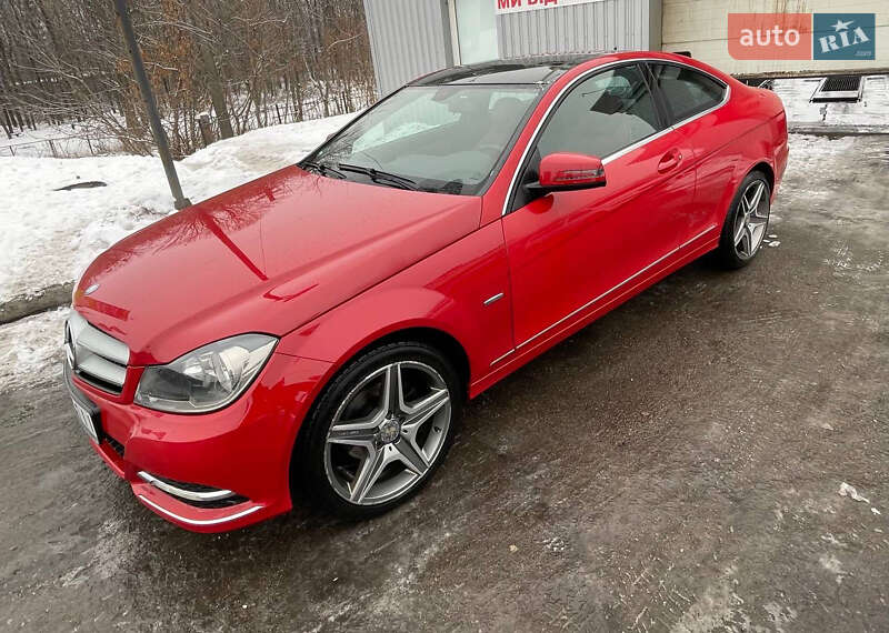 Купе Mercedes-Benz C-Class 2011 в Киеве