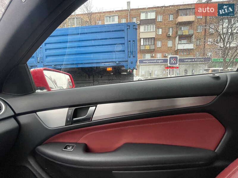 Купе Mercedes-Benz C-Class 2011 в Киеве