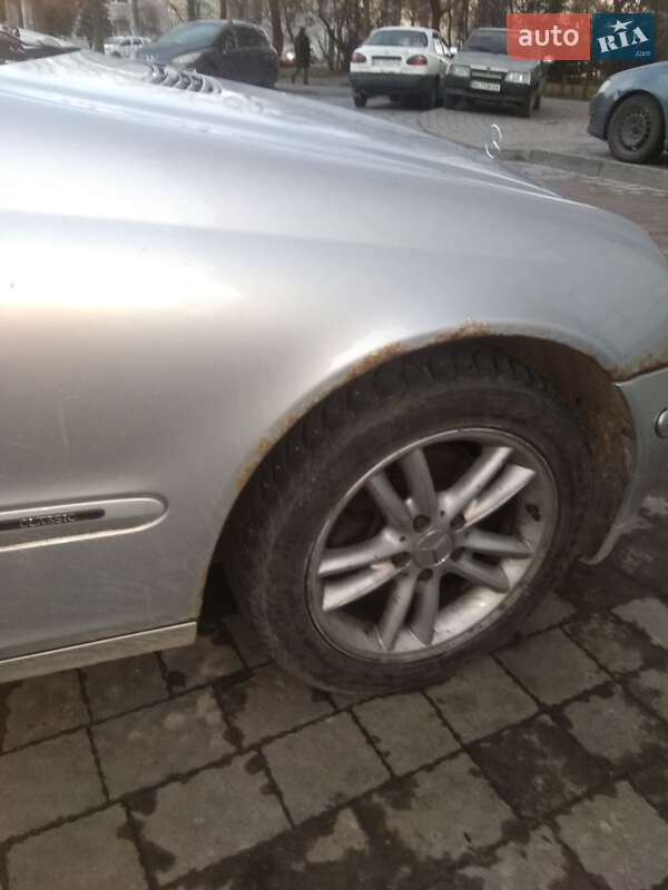 Седан Mercedes-Benz C-Class 2003 в Львове