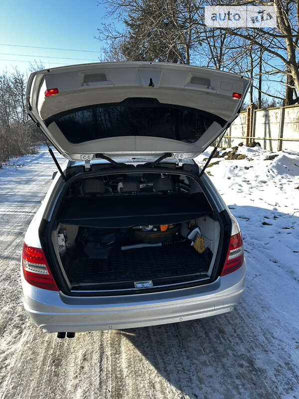 Універсал Mercedes-Benz C-Class 2011 в Чернівцях