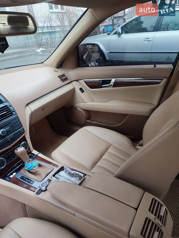 Седан Mercedes-Benz C-Class 2007 в Обухове