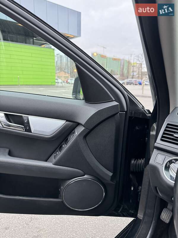 Седан Mercedes-Benz C-Class 2010 в Киеве