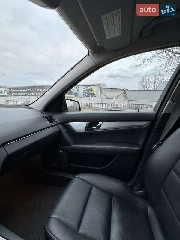 Седан Mercedes-Benz C-Class 2010 в Киеве